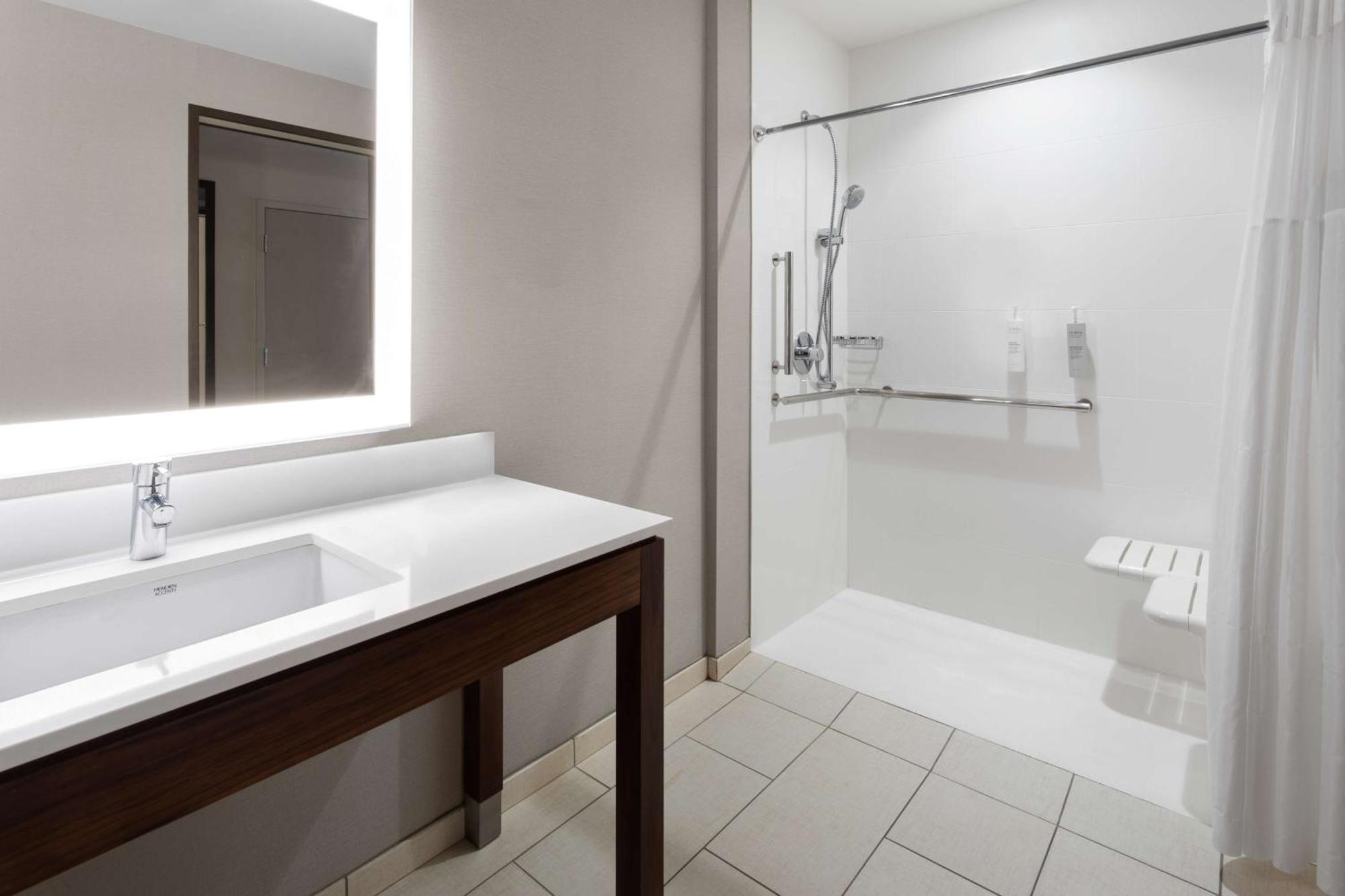 Hampton Inn By Hilton Nashville Airport Century Place Esterno foto