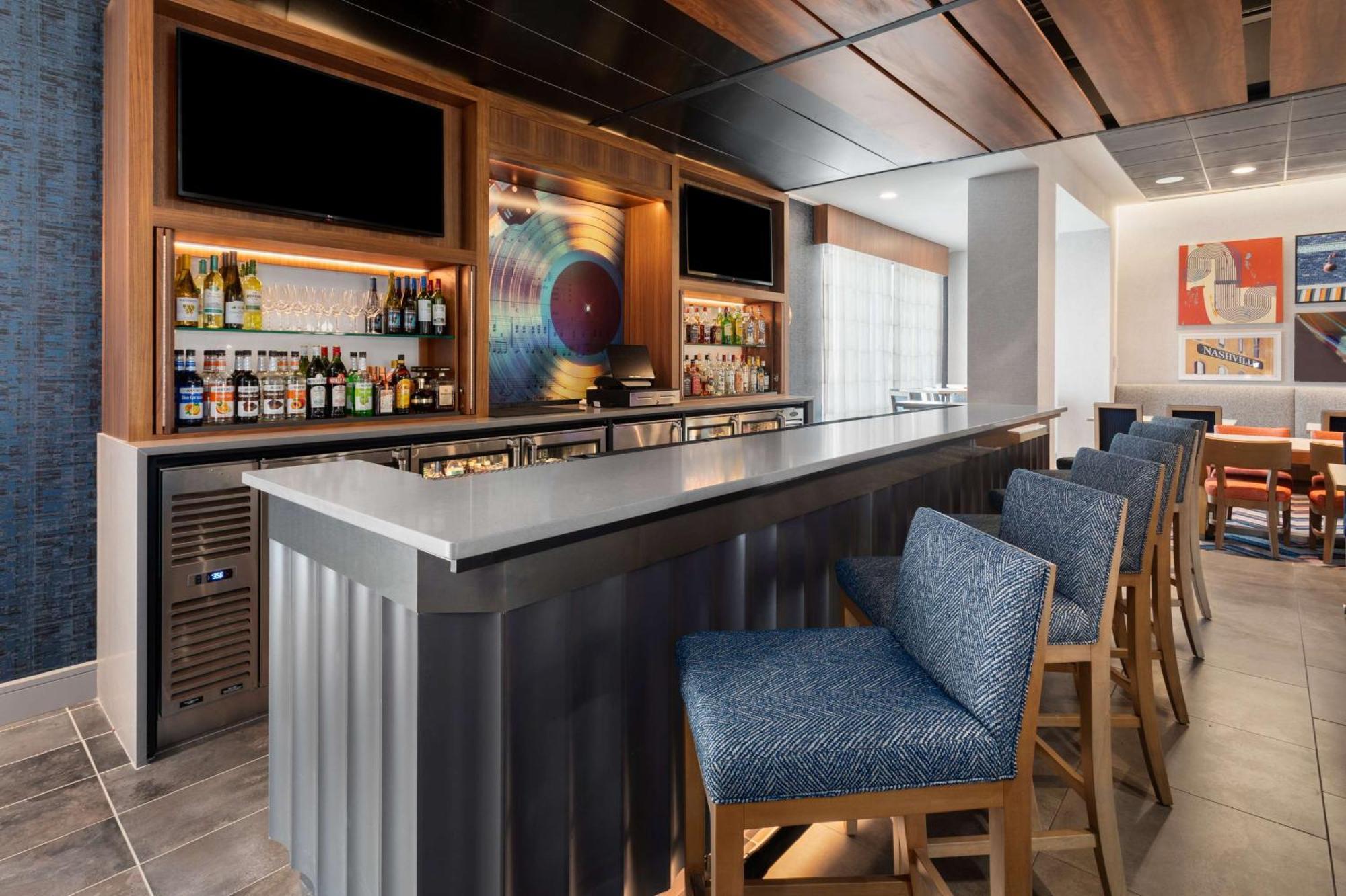 Hampton Inn By Hilton Nashville Airport Century Place Esterno foto