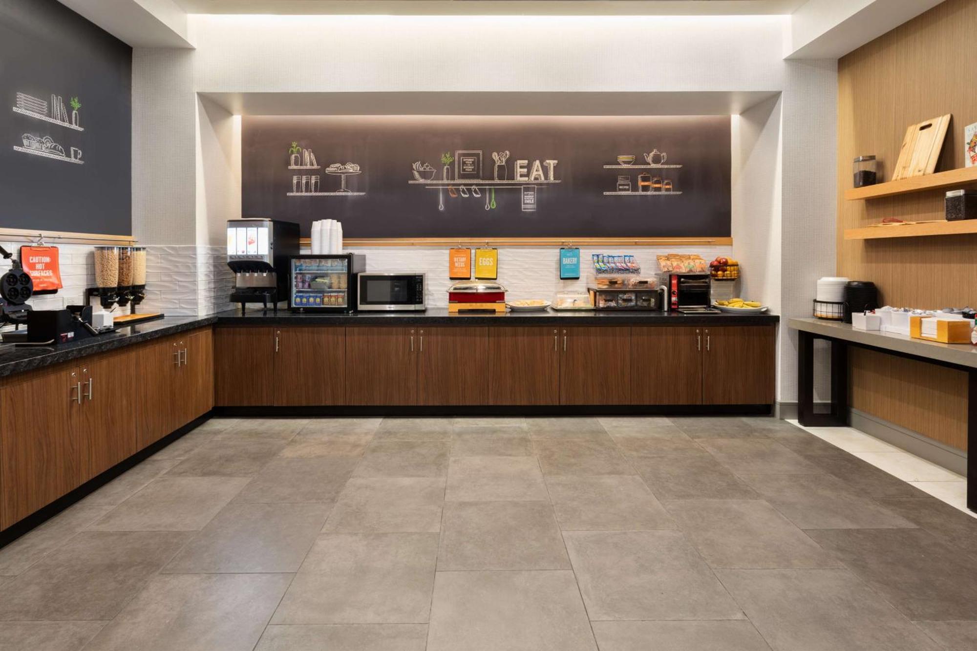 Hampton Inn By Hilton Nashville Airport Century Place Esterno foto