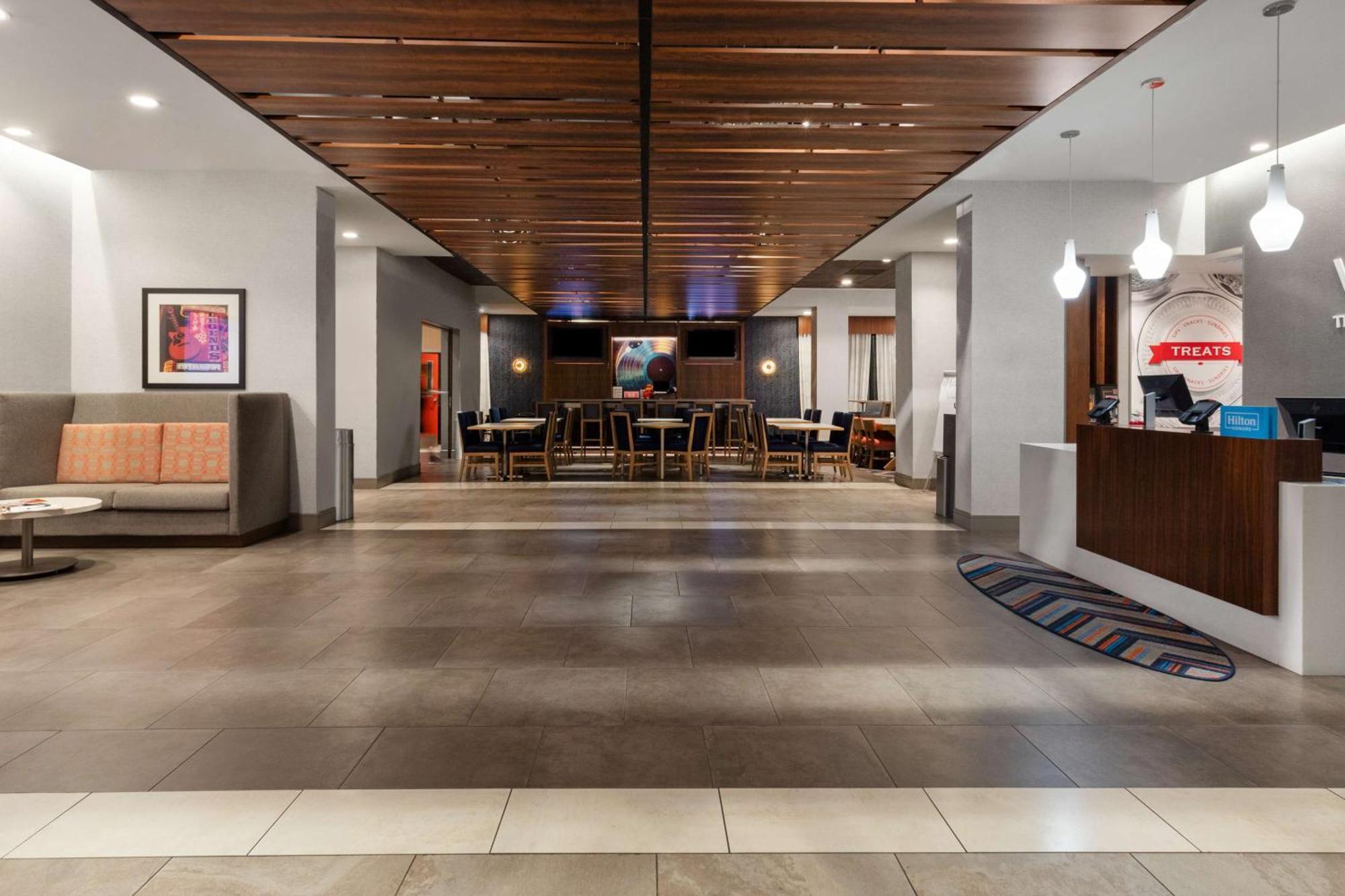 Hampton Inn By Hilton Nashville Airport Century Place Esterno foto