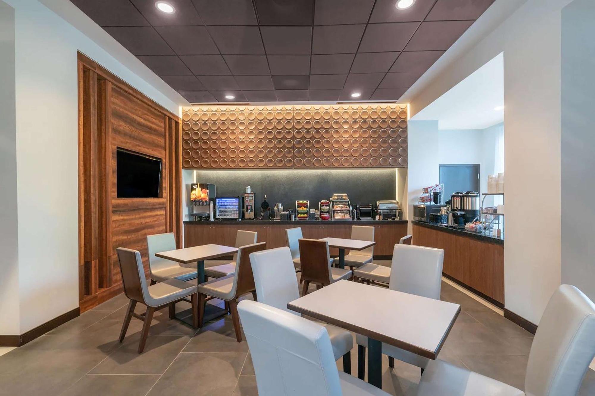 Hampton Inn By Hilton Nashville Airport Century Place Esterno foto